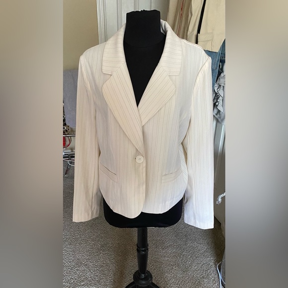 BOBBY J SUIT - Picture 1 of 7
